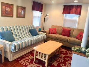 TV - Ground Floor Apartment 1 Block from Boardwalk & Beach (Ocean City)
