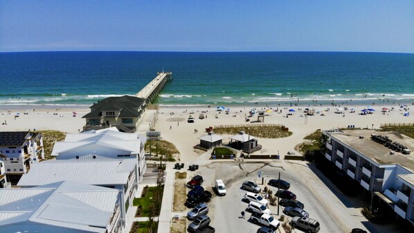 Beach nearby, sun-loungers, beach towels