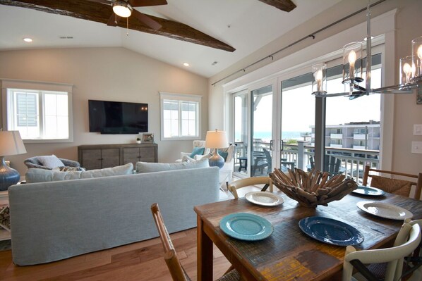 Smart TV, books - Everything included in Coastal Modern Condo! (Wrightsville Beach)