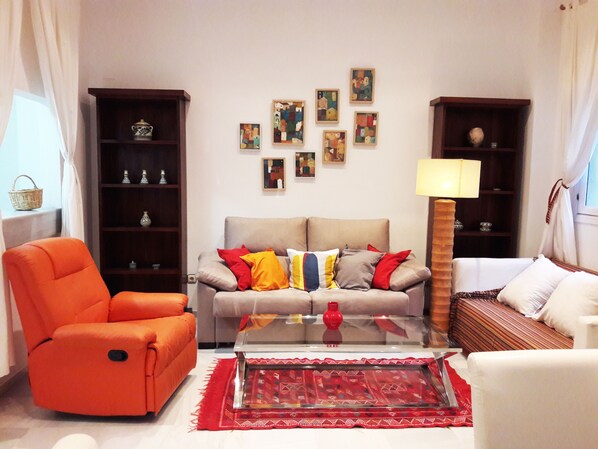 TV - Apartment in typical andalusian house (Sevilla)