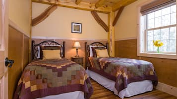 2 bedrooms, iron/ironing board, travel crib, free WiFi