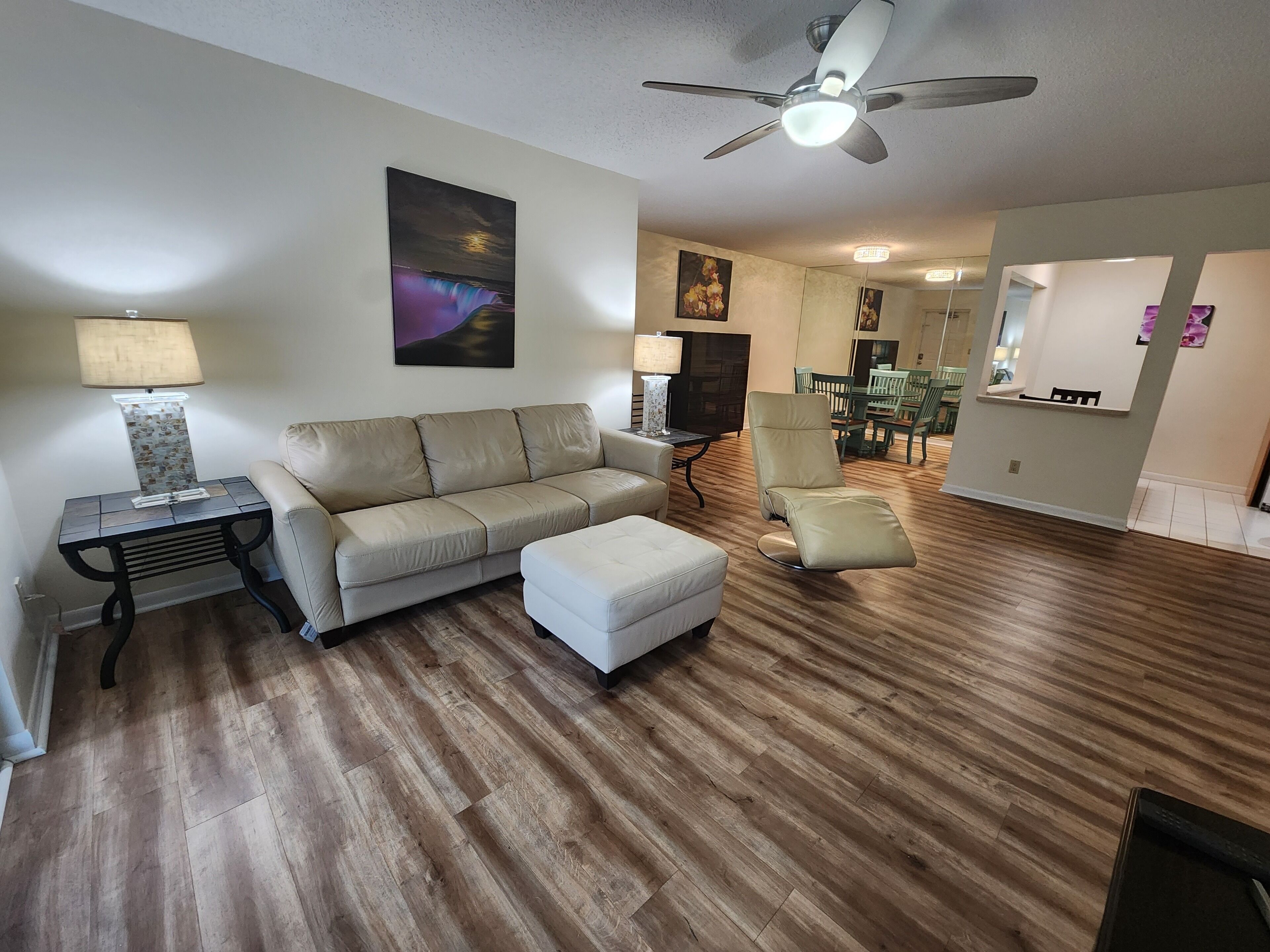 Modern 3 Bedroom Condo in Palm City. Close to Everything!!
