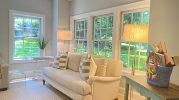 TV connectée, cheminée, chaßne hi-fi, espaces bureaux