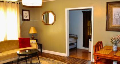 Riverside : delightful ambiance and ample natural light makes a unique place