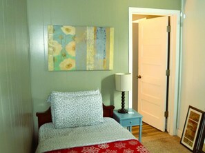 4 bedrooms, desk, iron/ironing board, WiFi