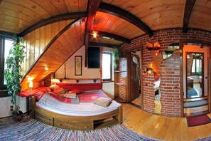 4 slaapkamers, een strijkplank/strijkijzer, reisbedje, gratis wifi