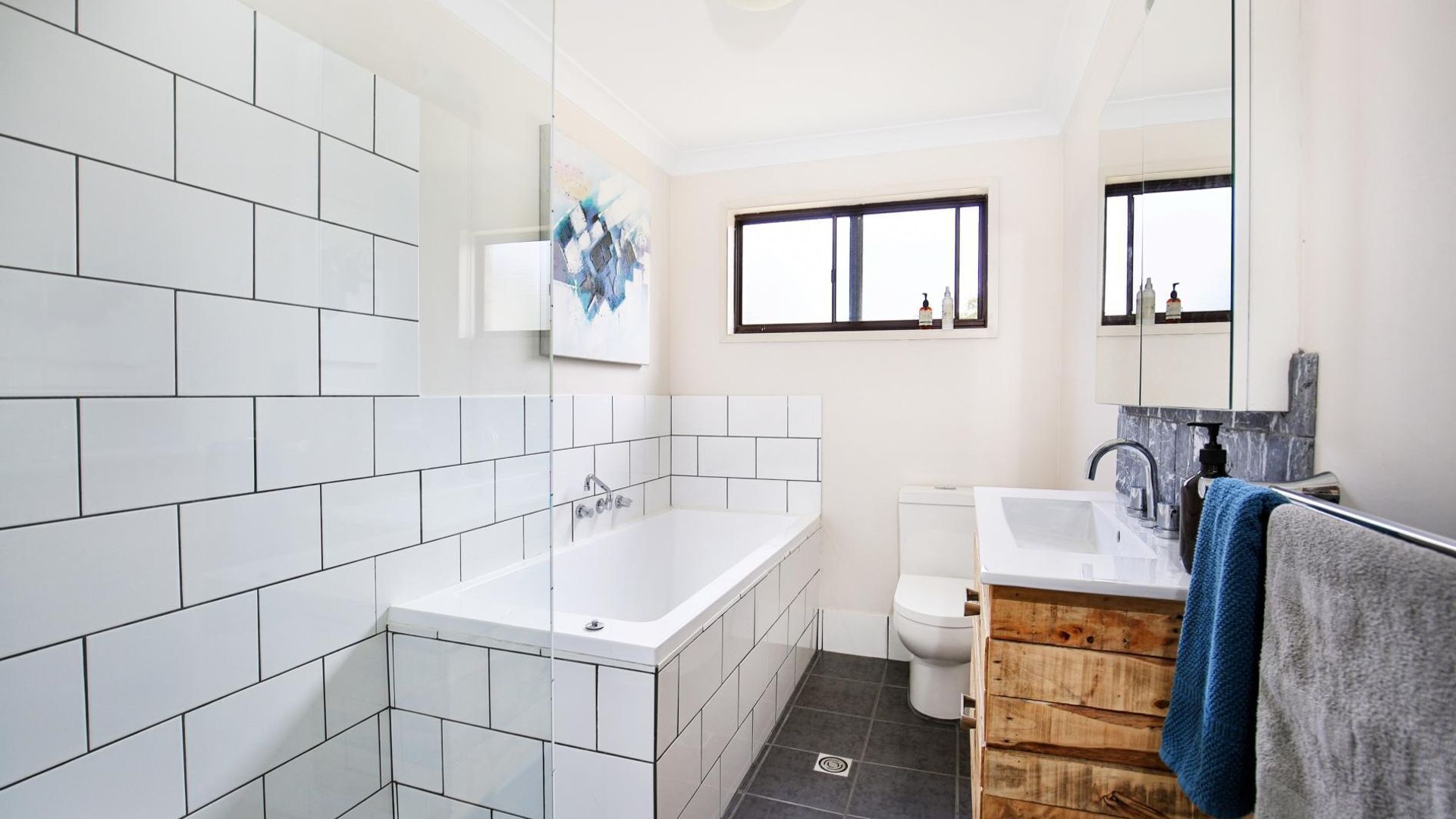 Bathtub, free toiletries, hair dryer, towels