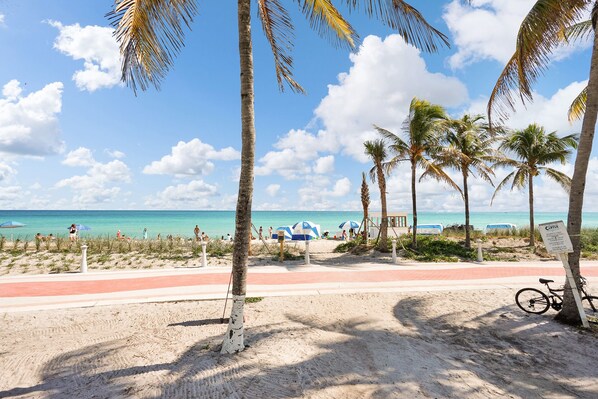 Sulla spiaggia, teli da spiaggia