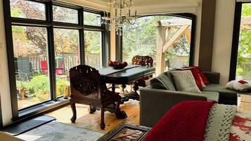TV, fireplace, Netflix, streaming services