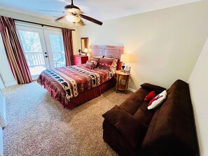 3 bedrooms, free WiFi, bed sheets - By a Mountain Stream! Creekside Comfort, Hot tub (Boone)