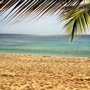 Beach nearby, sun loungers, beach towels