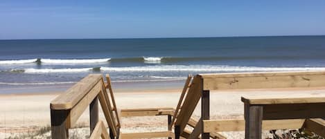 Beach nearby, sun loungers, beach towels