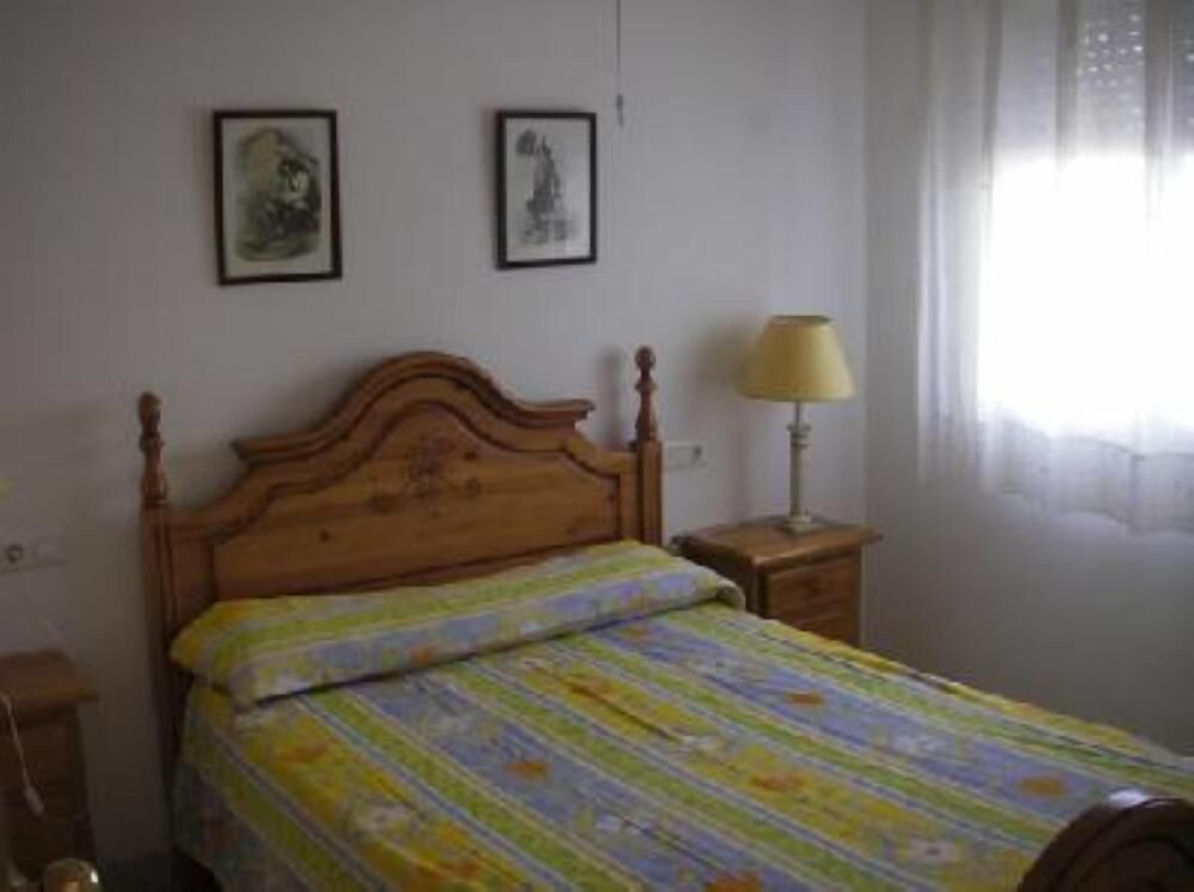 3 slaapkamers, een strijkplank/strijkijzer, gratis wifi, beddengoed