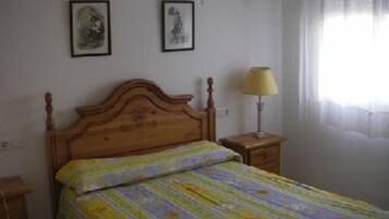 3 slaapkamers, een strijkplank/strijkijzer, gratis wifi, beddengoed