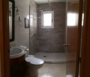 Combined shower/tub - Quiet house, Garden, Huge beach 100m, Fishing (sea, river, boat) / Riomar (Deltebre)