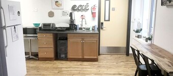 Rewak Studios:Two-GIG backed WiFi! Hotel-Style Furnished Studios--Central Location and Easy Walking