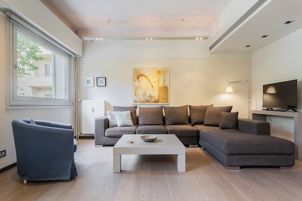 L-shaped sofa: 280 cm (sleeping side) × 210 cm × 80 cm width