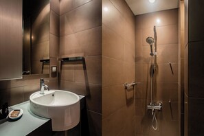 Dusche, Haartrockner, Handtücher, Seife