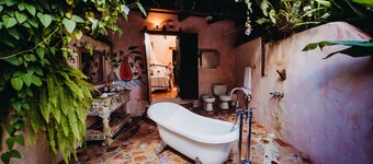 Villa Loma Sol - a Luxurious Hacienda surrounded by Nature