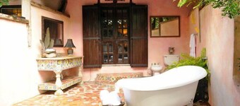 Villa Loma Sol - a Luxurious Hacienda surrounded by Nature
