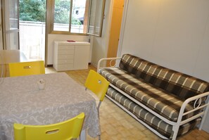 Fernseher, Tischtennisplatte