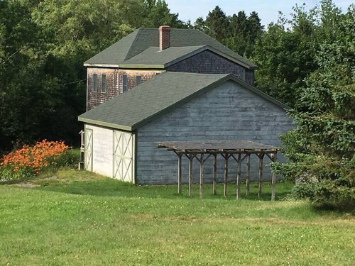 Captain Jacob Lincoln 1790 Farmhouse with attached Barn