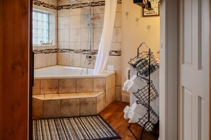 وحدات دش مع أحواض استحمام، حوض استحمام بنظام ضخ المياه، مجففات شعر