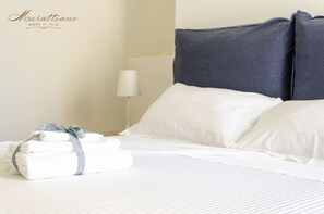 1 habitación, cortinas blackout, wifi y ropa de cama