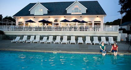 Cabin # 3 of 4 at Oak Park Marina-on beautiful Sodus Bay! Weddings & Vacations