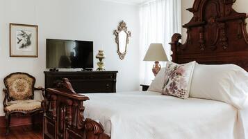 6 slaapkamers, een bureau, een strijkplank/strijkijzer, gratis wifi