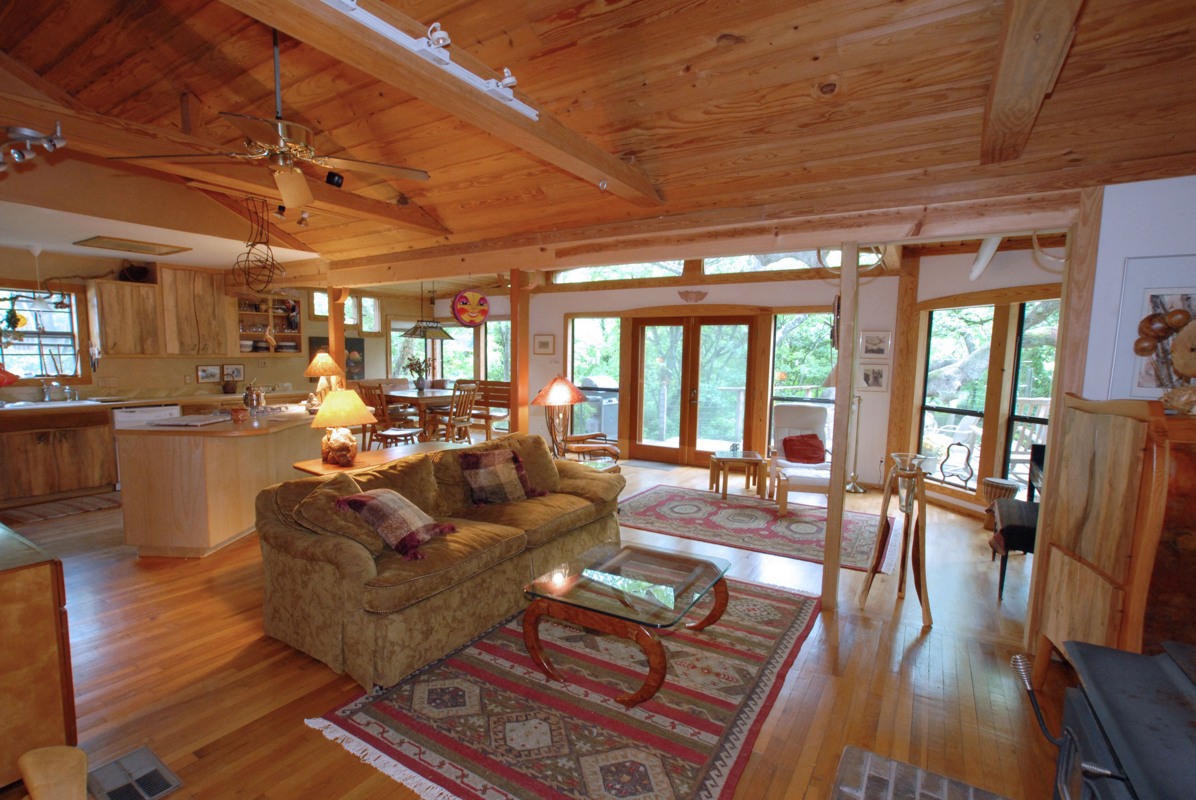 Relax in a craftsman home nestled in the forest minutes from the city 