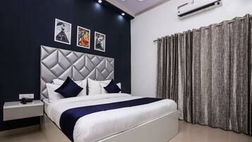 Super Deluxe Room | Desk, soundproofing, iron/ironing board, free WiFi