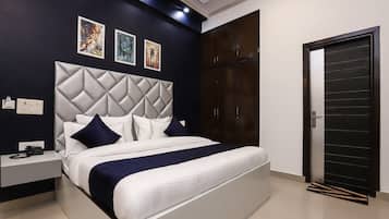 Deluxe Room | 1 bedroom, desk, soundproofing, iron/ironing board