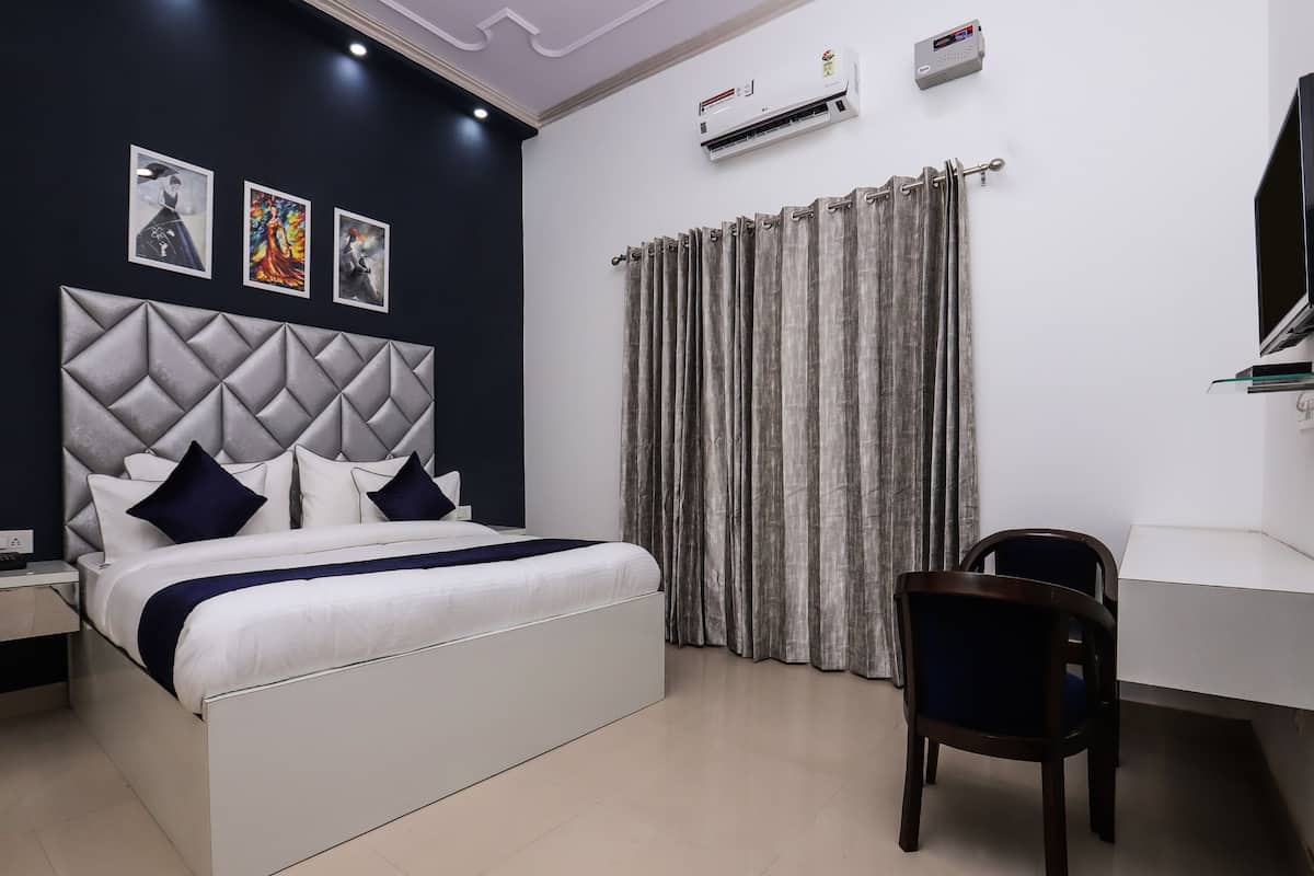 1 غرفة نوم ومكتب وتجهيزات عازلة للصوت ومكواة/لوح كي