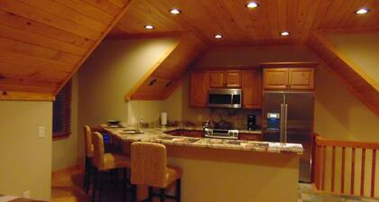 Upscale Apt Available for short/ long stays. Kitchen, bath, laundry w/ Generator