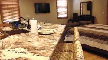 1 chambre, fer et planche Ă repasser, accĂšs Internet, draps fournis