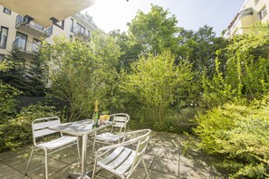 Outdoor dining - Studio apartment with garden (Wien)
