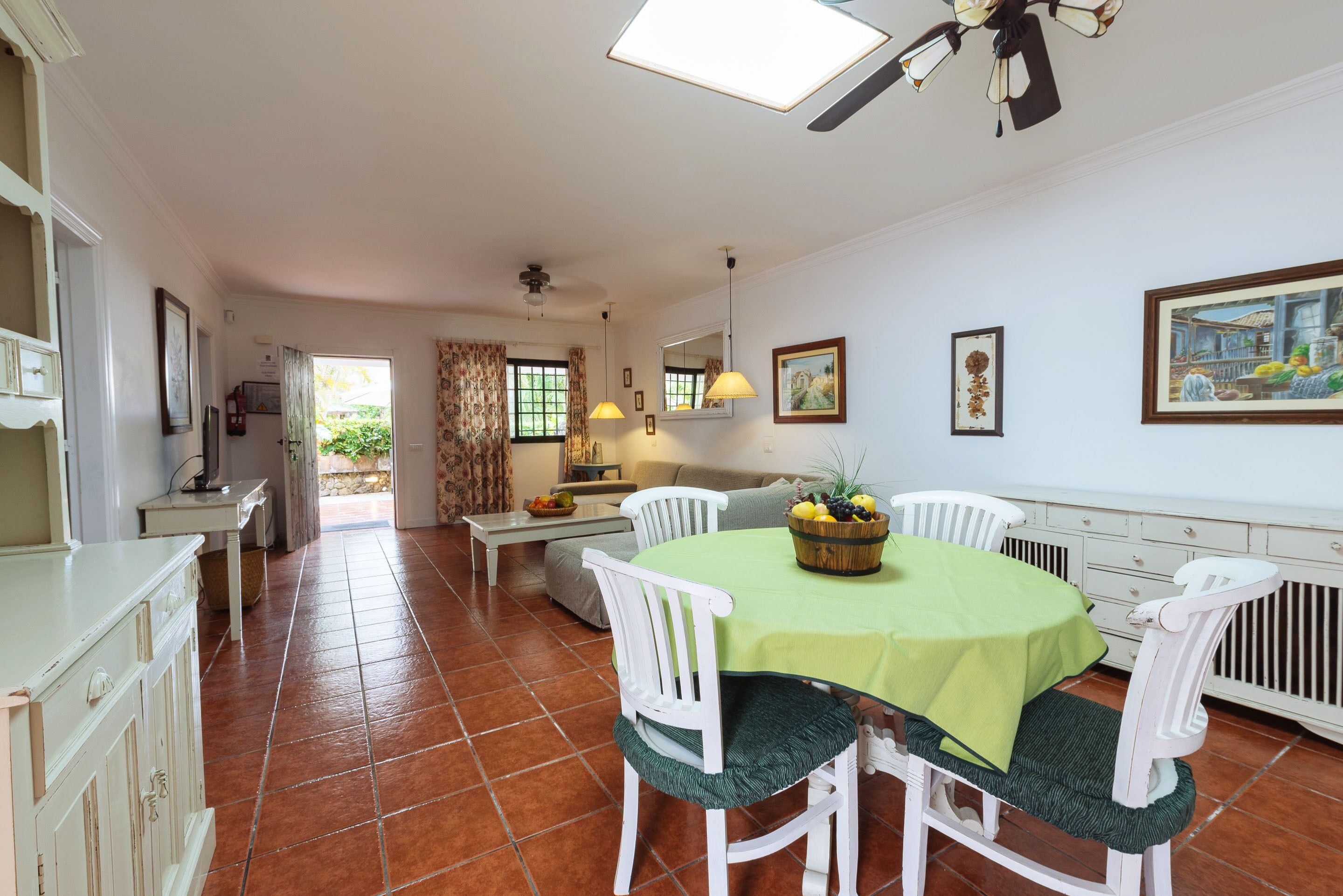 villa with front and rear terraces in arona