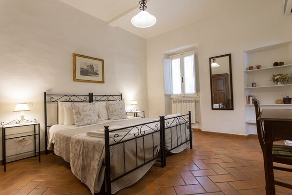 2 bedrooms, desk, iron/ironing board, travel crib