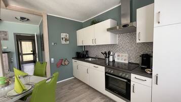 KĂŒhlschrank, Ofen, Herdplatte, GeschirrspĂŒler