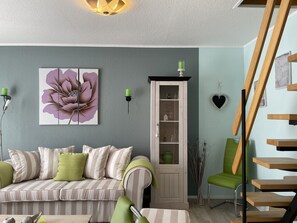 Een smart-tv, een dvd-speler, boeken en een filmbibliotheek