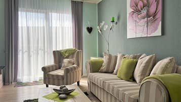 Smart-TV, DVD-Player, BĂŒcher, Videothek