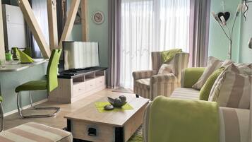 Smart-TV, DVD-Player, BĂŒcher, Videothek