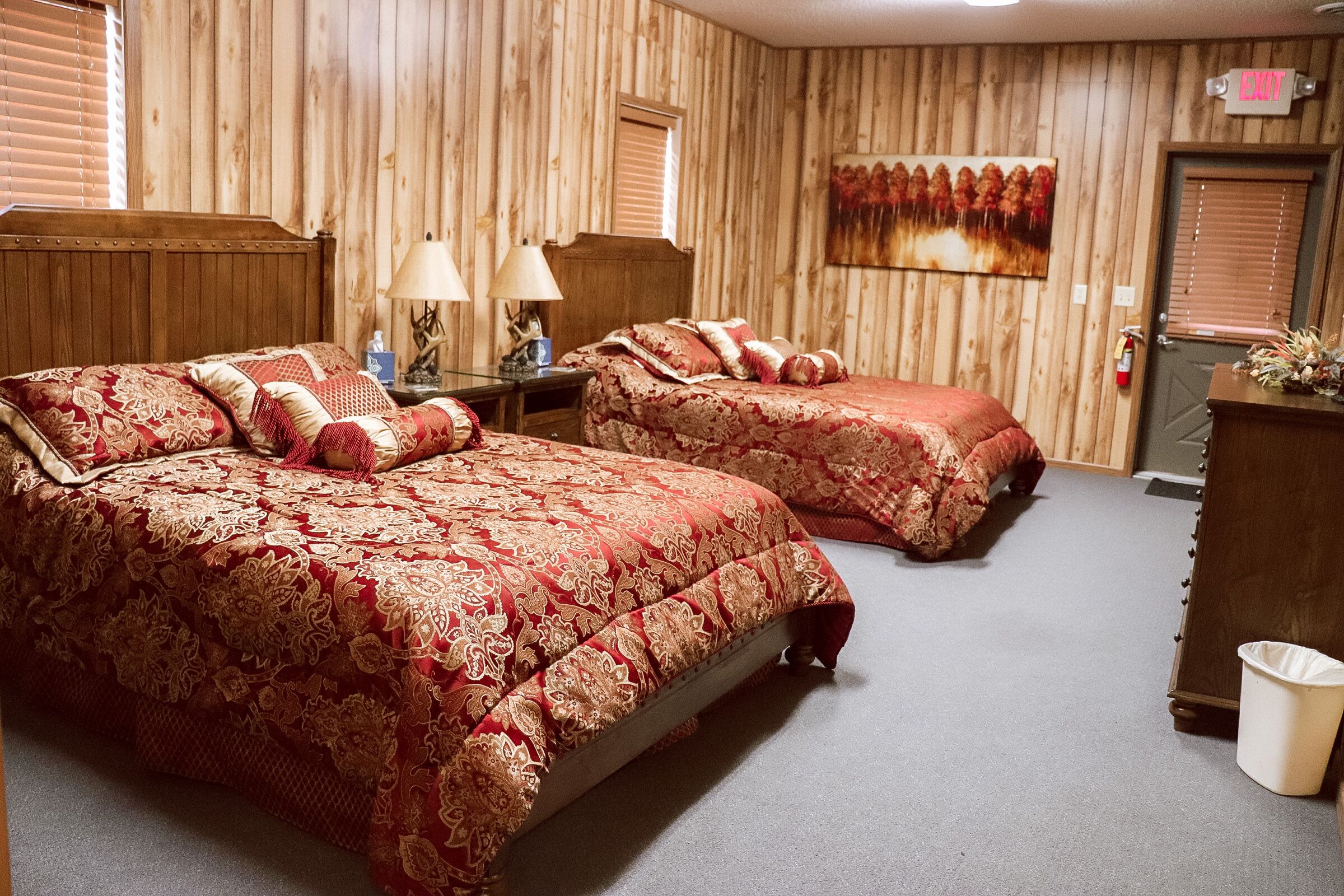 5 Schlafzimmer, Schreibtisch, Bügeleisen/Bügelbrett, Reisekinderbett