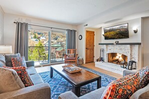 Smart TV, fireplace, DVD player