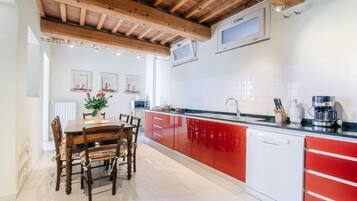 Microonde, lavastoviglie, tostapane, pentole/stoviglie/utensili