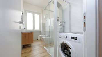 Doccia, asciugacapelli, bidet, asciugamani