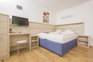 Iron/ironing board, free WiFi, bed sheets - Studio apartment with garden (Wien)