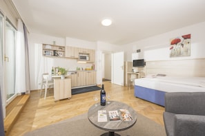 Iron/ironing board, free WiFi, bed sheets