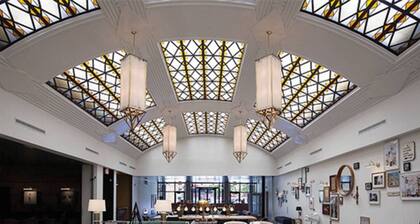 Newly Renovated 1 BR in Art Deco Architectural Gem, Steps to L & Free Parking